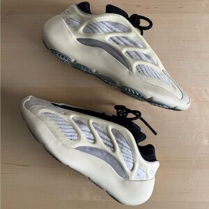 Yeezy 700 V3 Azael - Size 8